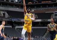 爱游戏用户专属-东契奇在篮网比赛中出色防守，比赛局势复杂引发热议！