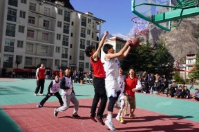 爱游戏官方主页-Ning迎来三赛季出色发挥，湖人观众热烈欢呼！